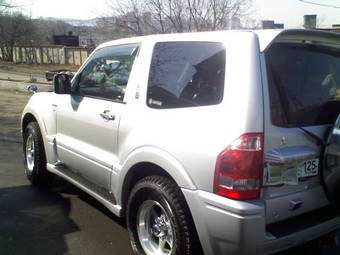 2003 Mitsubishi Pajero Pictures
