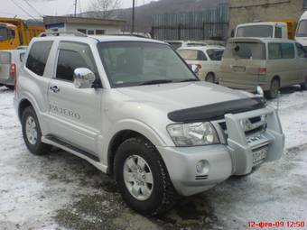 2003 Mitsubishi Pajero Pictures