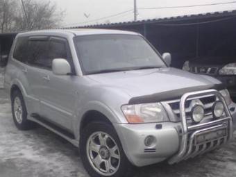 2003 Mitsubishi Pajero Photos