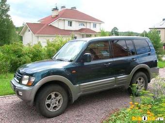 2003 Mitsubishi Pajero Photos