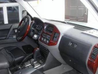 2003 Mitsubishi Pajero Photos