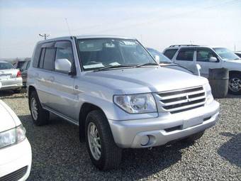 2003 Mitsubishi Pajero Photos