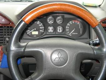2003 Mitsubishi Pajero Pictures