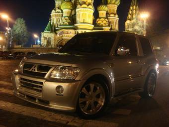 2003 Mitsubishi Pajero Photos
