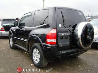 2003 Mitsubishi Pajero Pictures