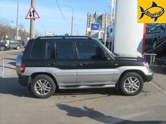 2003 Mitsubishi Pajero Photos