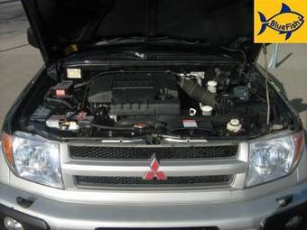 2003 Mitsubishi Pajero Pictures
