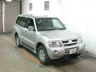 2003 Mitsubishi Pajero Photos