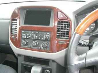 2003 Mitsubishi Pajero Pictures