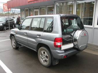 2003 Mitsubishi Pajero Pictures