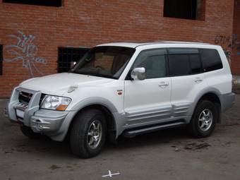 2003 Mitsubishi Pajero Photos