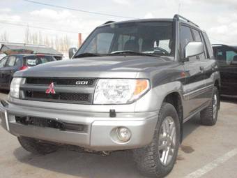 2003 Mitsubishi Pajero Pictures