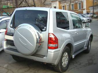 2003 Mitsubishi Pajero Photos