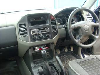 2003 Mitsubishi Pajero Pictures