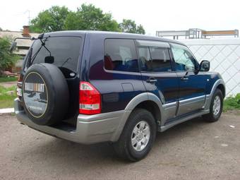 2003 Mitsubishi Pajero Photos