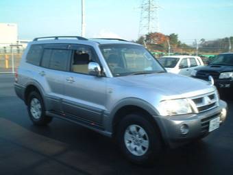 2003 Mitsubishi Pajero Photos