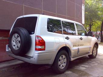 2003 Mitsubishi Pajero Photos