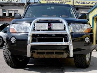 2003 Mitsubishi Pajero Photos