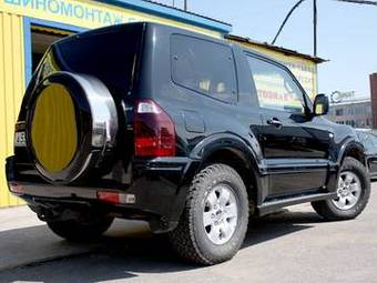 2003 Mitsubishi Pajero Photos