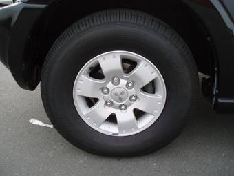 2003 Mitsubishi Pajero Pictures