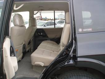 2003 Mitsubishi Pajero Photos