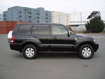 2003 Mitsubishi Pajero Images