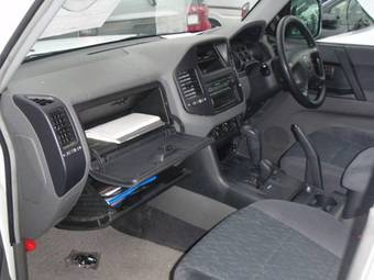 2003 Mitsubishi Pajero Pictures