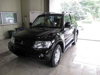 2003 Mitsubishi Pajero Pictures