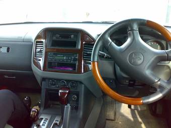 2003 Mitsubishi Pajero Photos