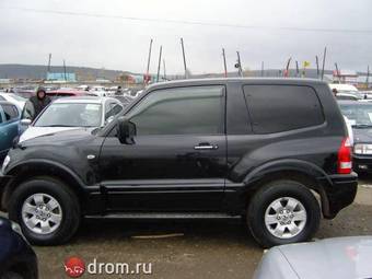 2003 Mitsubishi Pajero Photos