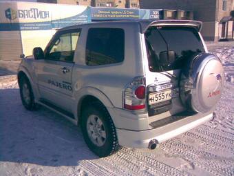 2003 Mitsubishi Pajero Pictures