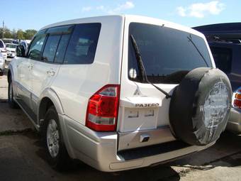 2003 Mitsubishi Pajero Photos