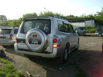 2003 Mitsubishi Pajero Photos