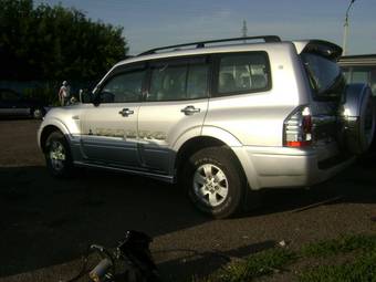 2003 Mitsubishi Pajero Photos