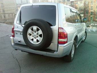 2003 Mitsubishi Pajero Pictures