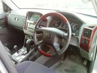 2003 Mitsubishi Pajero Pictures