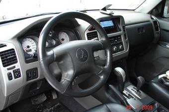 2003 Mitsubishi Pajero Photos