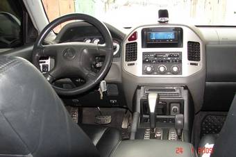2003 Mitsubishi Pajero Photos