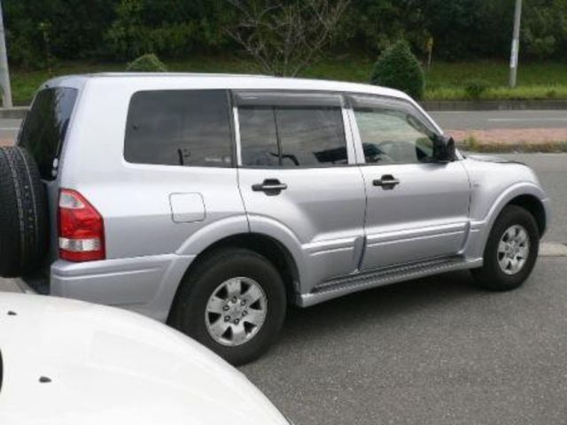 2004 Mitsubishi Pajero
