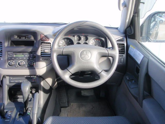 2004 Mitsubishi Pajero