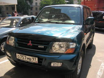 2004 Mitsubishi Pajero Images