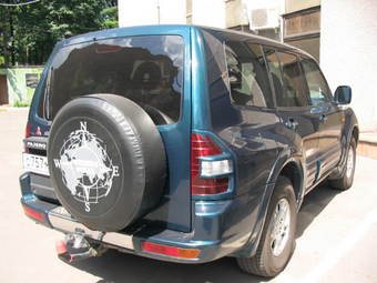 2004 Mitsubishi Pajero Pictures