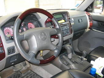 2004 Mitsubishi Pajero Pics