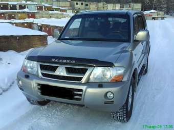 2004 Mitsubishi Pajero Pictures