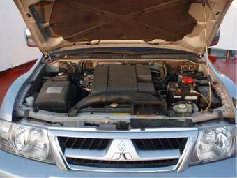 2004 Mitsubishi Pajero Pictures