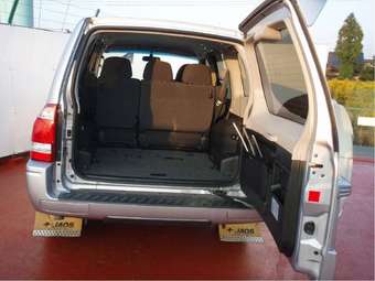 2004 Mitsubishi Pajero Photos
