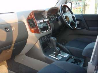 2004 Mitsubishi Pajero Photos