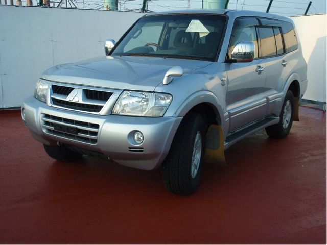 2004 Mitsubishi Pajero specs