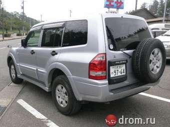2004 Mitsubishi Pajero Photos