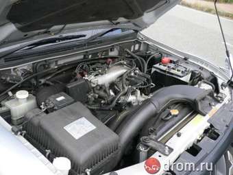 2004 Mitsubishi Pajero Images